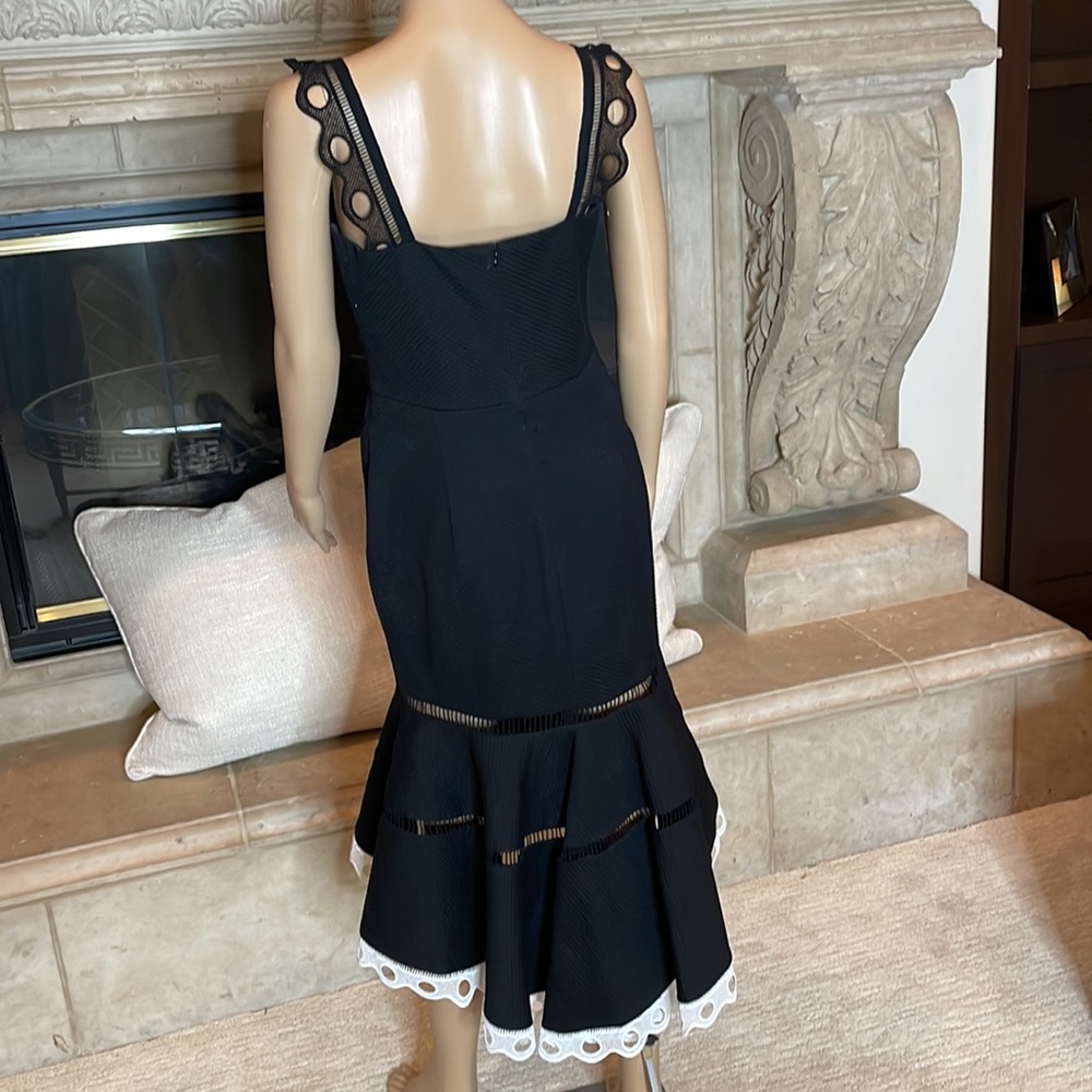 Black and white - Picture 5 of 7